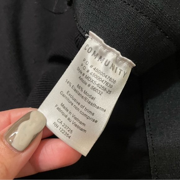 Aritzia Community Black Corduroy Style Shorts Large - Picture 4 of 6